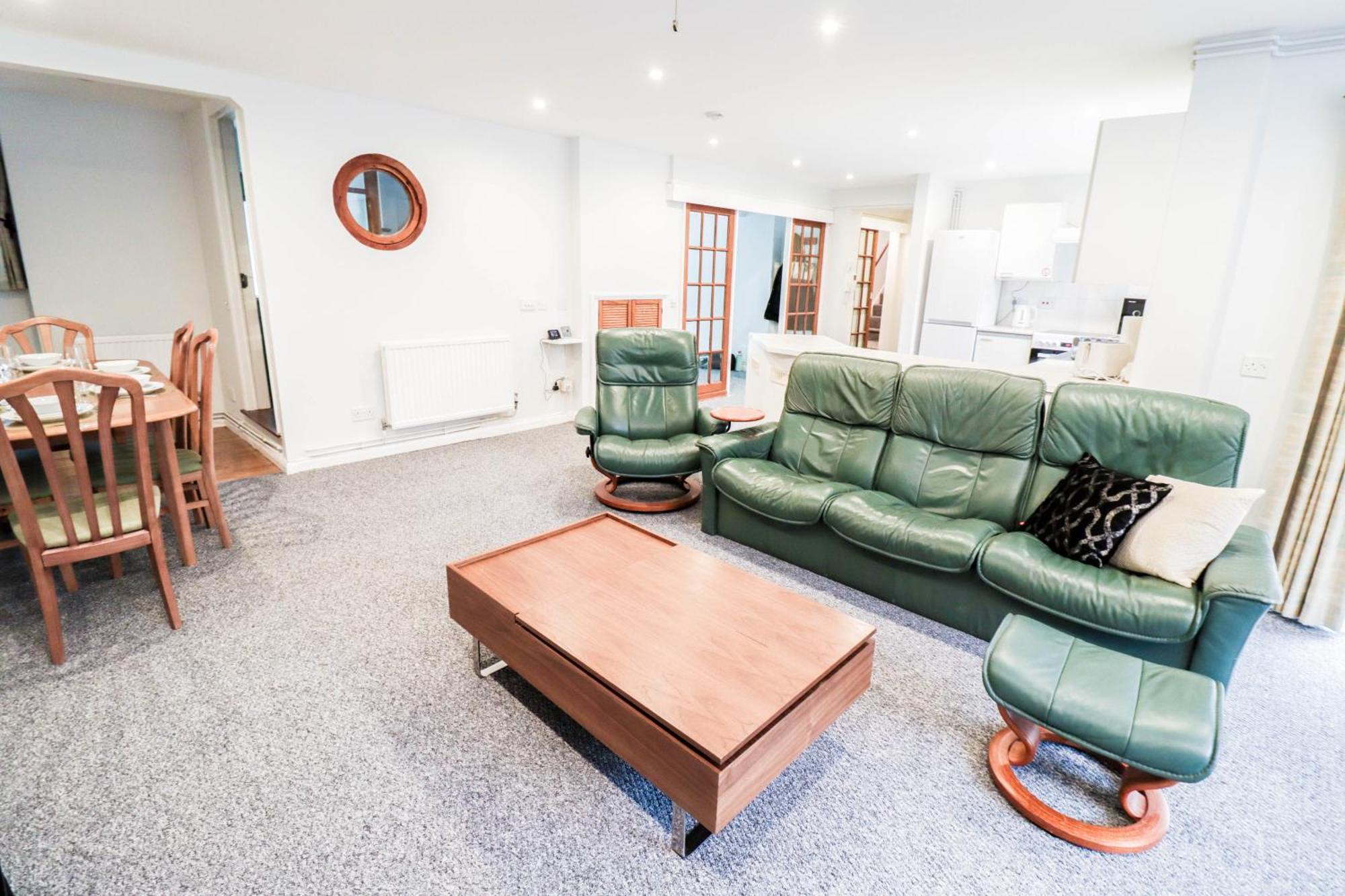 Bright And Spacious Contractor House L Parking! Borehamwood Exterior photo