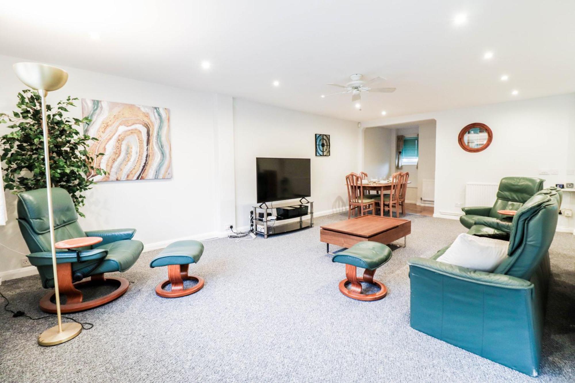 Bright And Spacious Contractor House L Parking! Borehamwood Exterior photo